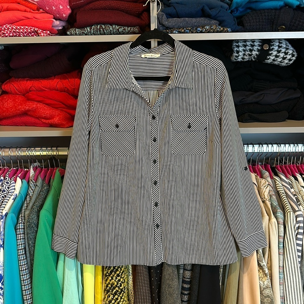 Studio Works black/white striped long sleeve v neck blouse size L
